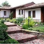 Izvora - Garden Retreat فندق