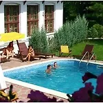 فندق Izvora - Garden Retreat