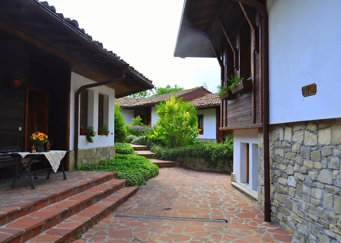 Отель Izvora - Garden Retreat 3*